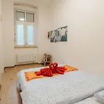 Grosslingova Old Town Retreat Apartment