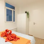 Grosslingova Old Town Retreat Apartment