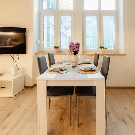 Grosslingova Old Town Retreat Apartment