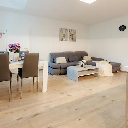 Daire Grosslingova Old Town Retreat