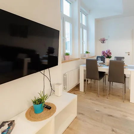 Апартаменты Grosslingova Old Town Retreat