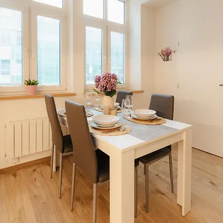 Апартаменты Grosslingova Old Town Retreat