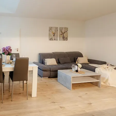 Grosslingova Old Town Retreat Апартаменты Братислава